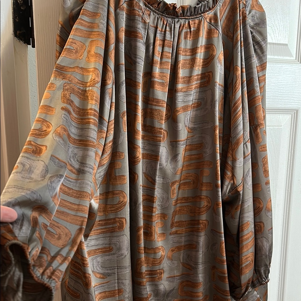 Entro Gray And Orange Patterned Top - image 5
